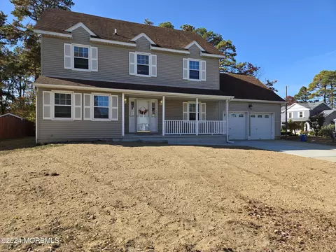 813 Beechmont St, Toms River, NJ 08757