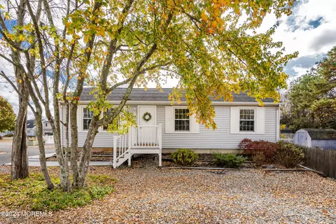 730 Palm Beach Dr, Forked River, NJ 08731