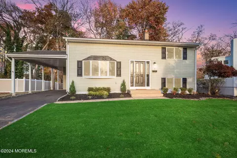 3 Winthrop Pl, Hazlet, NJ 07730