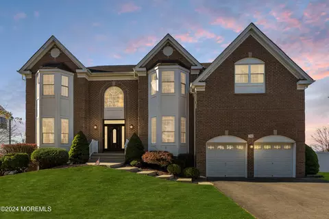 398 Vassar Dr, Freehold, NJ 07728