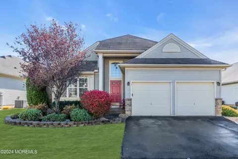 18 Donatello Dr, Manchester, NJ 08759