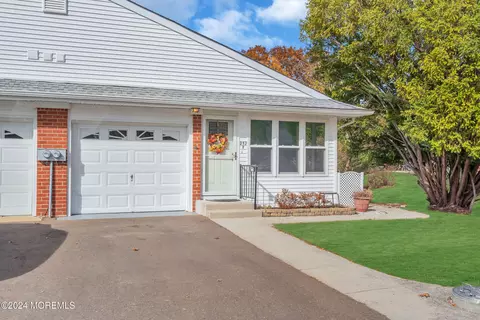 252 B Columbine Ct, Whiting, NJ 08759