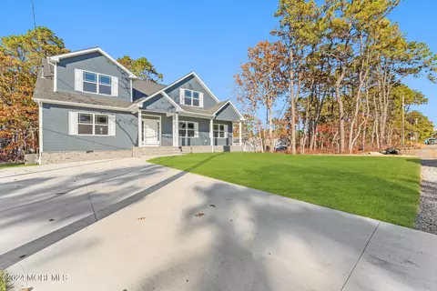 533 Amsterdam Ave, Toms River, NJ 08757