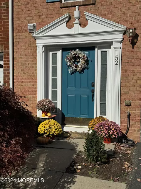 52 Saxton Rd, Farmingdale, NJ 07727