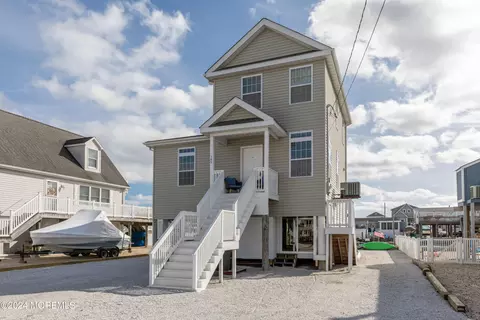 145 Flamingo Rd, Tuckerton, NJ 08087