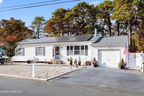 136 Smith Cir, Point Pleasant, NJ 08742