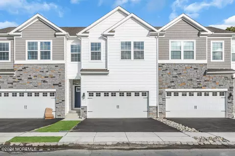 4 Avalon Ln, Jackson, NJ 08527