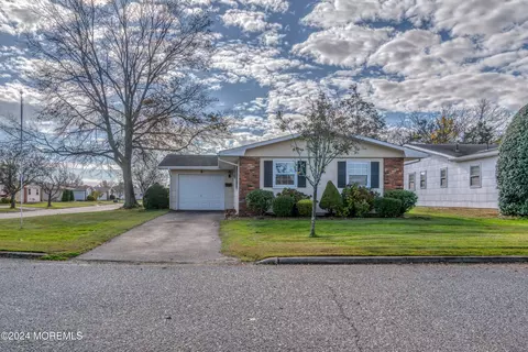 9 Brooke Rd, Brick, NJ 08724