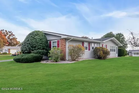 2 Hanley Ct, Brick, NJ 08724