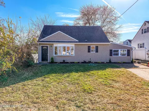 32 Ash Ter, Parlin, NJ 08859