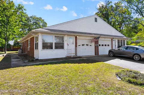 187 Laurel Pl, Whiting, NJ 08759