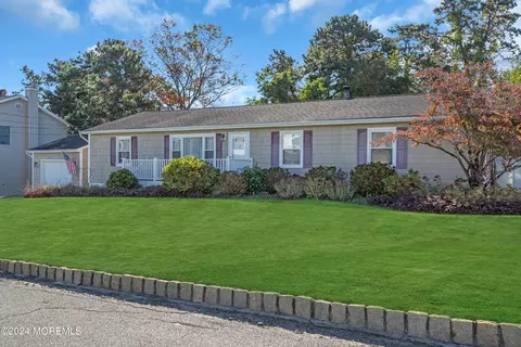2110 3rd Ave, Toms River, NJ 08757