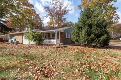 9 Robin St #A, Manchester, NJ 08759
