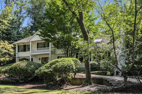 151 Willow Grove Dr, Lincroft, NJ 07738