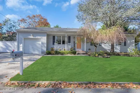 708 Halliard Ave, Beachwood, NJ 08722