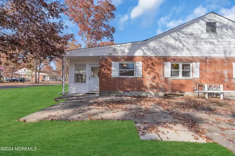 6 Willow St # A, Toms River, NJ 08757