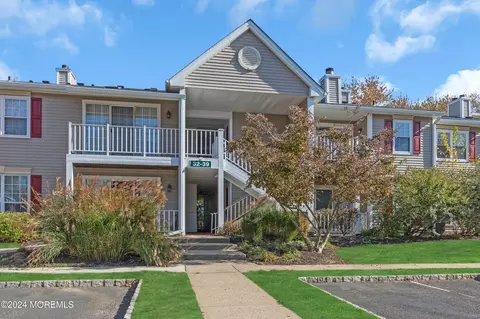 39 Beaumont Ct, Tinton Falls, NJ 07724