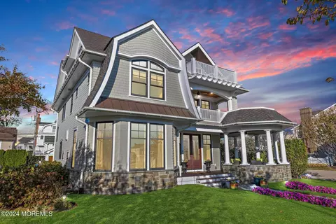 100 Lincoln Ave, Avon By The Sea, NJ 07717