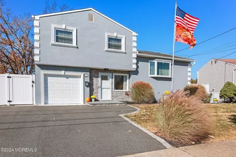 46 Pinho Ave, Carteret, NJ 07008