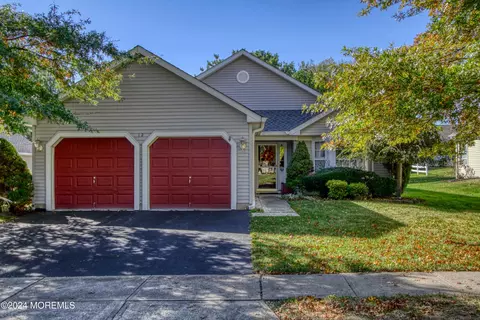 12 Lake Ridge Blvd, Whiting, NJ 08759