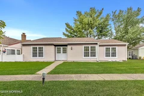 465 Chelsea Ct # B, Manchester, NJ 08759