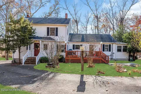 208 Pease Rd, Manalapan, NJ 07726