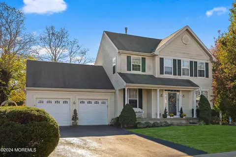 9 Dayna Ct, Howell, NJ 07731