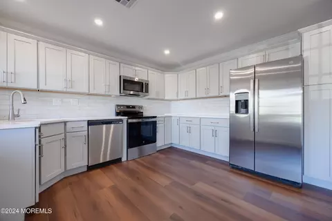 208 Huntington Dr # B, Lakewood, NJ 08701