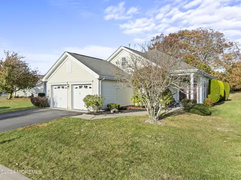 3 Sunlight Springs Rd, Lakewood, NJ 08701