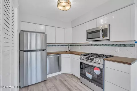 Kitchen - 22 Spinnaker Way, Waretown, NJ 08758 photo 1 of 3