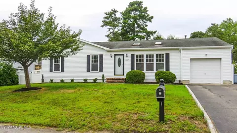 1009 11th Ave, Toms River, NJ 08757