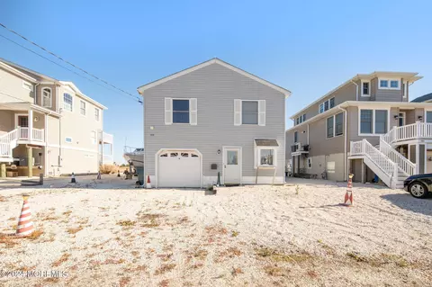 106 N Burgee Dr, Little Egg Harbor, NJ 08087