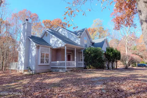 21 Deer Run Dr, Millstone, NJ 08510