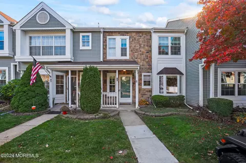 39 Horseshoe Ct, Tinton Falls, NJ 07724