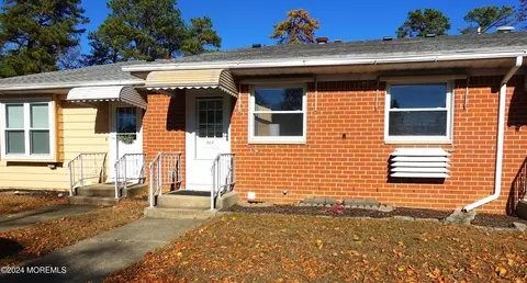 35 Independence Pkwy #F, Whiting, NJ 08759