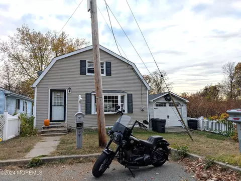 171 Center St, Keyport, NJ 07735