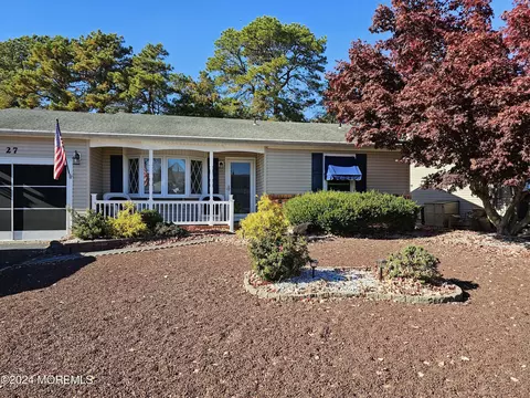27 Oakfield Rd, Toms River, NJ 08757