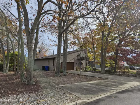 77 Elderberry Ln, Toms River, NJ 08753