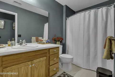 Bath - 16 Lighthouse Ct, Brick, NJ 08723 photo 2 of 5