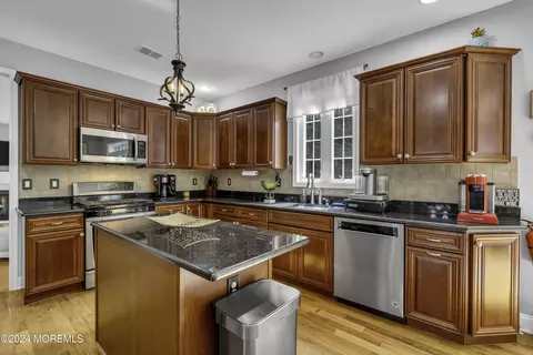 Kitchen - 16 Lighthouse Ct, Brick, NJ 08723 photo 6 of 8