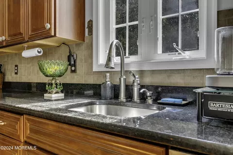 Kitchen - 16 Lighthouse Ct, Brick, NJ 08723 photo 7 of 8