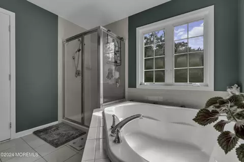 Bath - 16 Lighthouse Ct, Brick, NJ 08723 photo 5 of 5