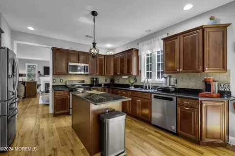Kitchen - 16 Lighthouse Ct, Brick, NJ 08723 photo 5 of 8