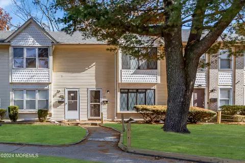 154 Stratford Pl, Lakewood, NJ 08701