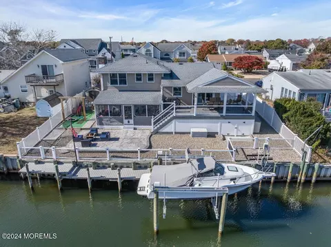 1207 Mercury Ct, Forked River, NJ 08731