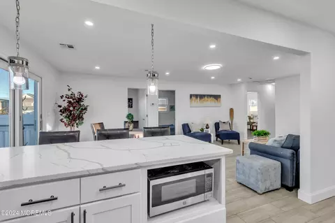 6 Lake Singleton Ct, Little Egg Harbor, NJ 08087