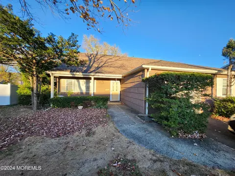 12 Briscoe Ter, Hazlet, NJ 07730