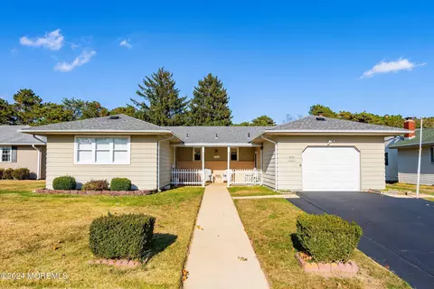 174 Fort De France Ave, Toms River, NJ 08757