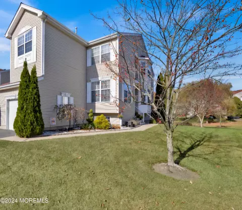 193 Cheyenne St, Tinton Falls, NJ 07712