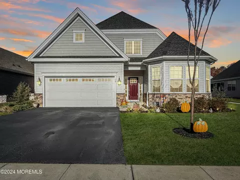 18 Emerald Rd, New Egypt, NJ 08533